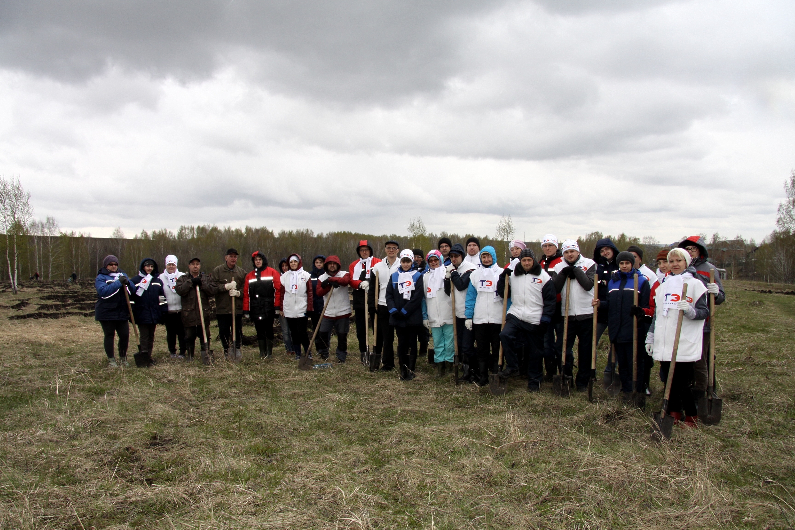 Приняли участие во всекузбасском едином дне посадки деревьев